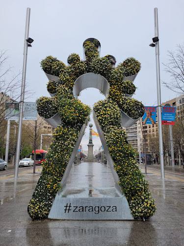 Escultura Floral De Zaragoza A La Virgen Del Pilar