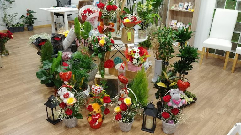 Floristería-Florist (Solo Encargos Por Teléfono Y Whatsapps - Only Orders By Phone And Whatsapp)